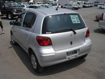2003 Toyota Vitz Photos