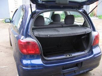 2003 Toyota Vitz Photos