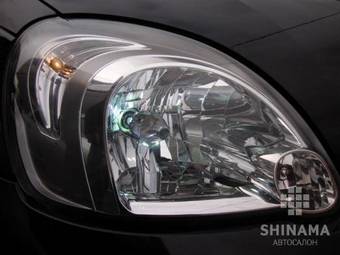 2003 Toyota Vitz Photos