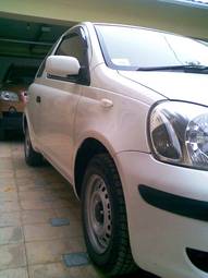 2003 Toyota Vitz Images