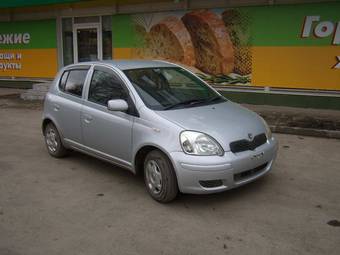 2003 Toyota Vitz Photos