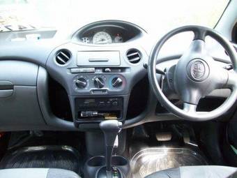 2003 Toyota Vitz Photos