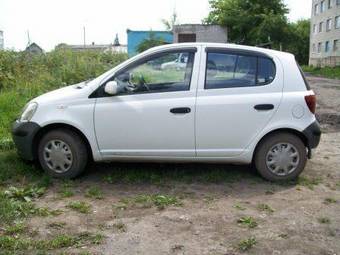 2003 Toyota Vitz Photos