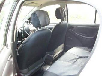 2003 Toyota Vitz Photos