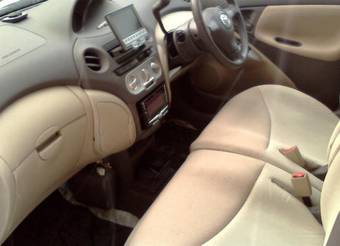 2003 Toyota Vitz Photos