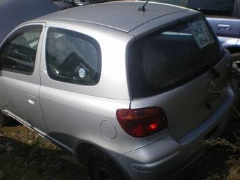 2003 Toyota Vitz Photos