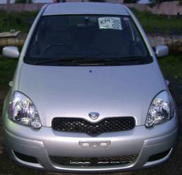 2003 Toyota Vitz Photos