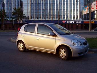 2003 Toyota Vitz Photos