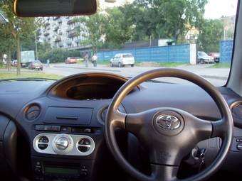 2003 Toyota Vitz Photos
