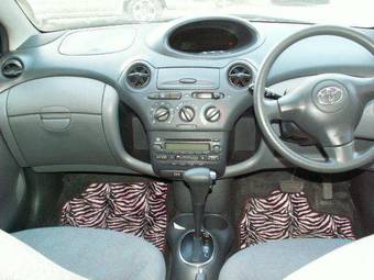 2003 Toyota Vitz Photos