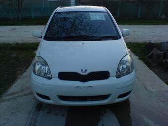 2003 Toyota Vitz Photos