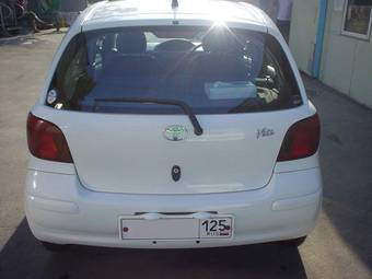 2003 Toyota Vitz Photos