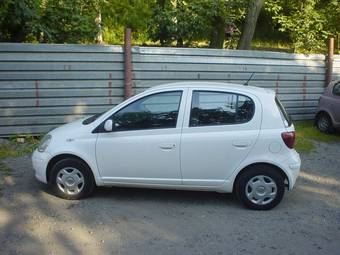 2003 Toyota Vitz Photos