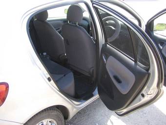 2003 Toyota Vitz Images