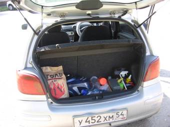 2003 Toyota Vitz Pics