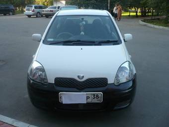 2003 Toyota Vitz Photos