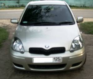 2003 Toyota Vitz Pics