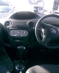 2003 Toyota Vitz Pictures