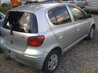 2003 Toyota Vitz Photos