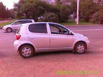 2003 Toyota Vitz Photos