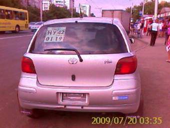 2003 Toyota Vitz Photos