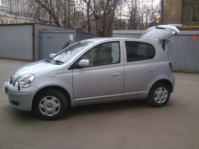 2004 Toyota Vitz