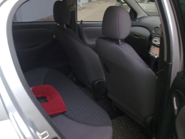 2004 Toyota Vitz