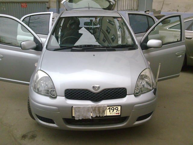 2004 Toyota Vitz