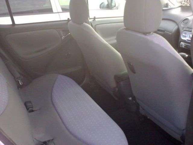 2004 Toyota Vitz