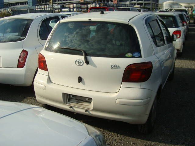 2004 Toyota Vitz