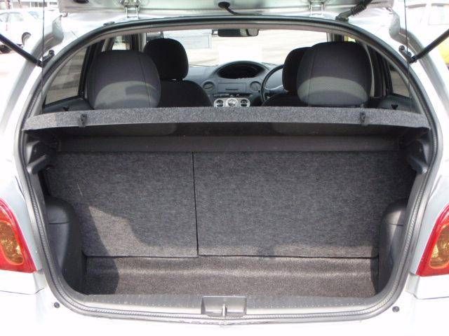 2004 Toyota Vitz