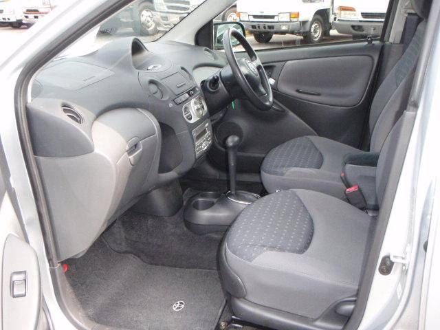 2004 Toyota Vitz