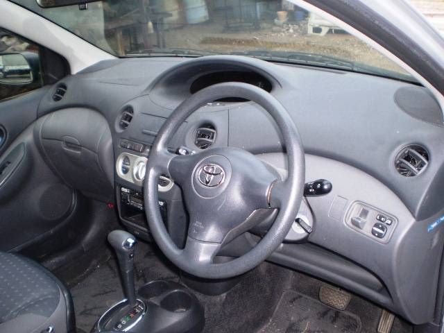 2004 Toyota Vitz