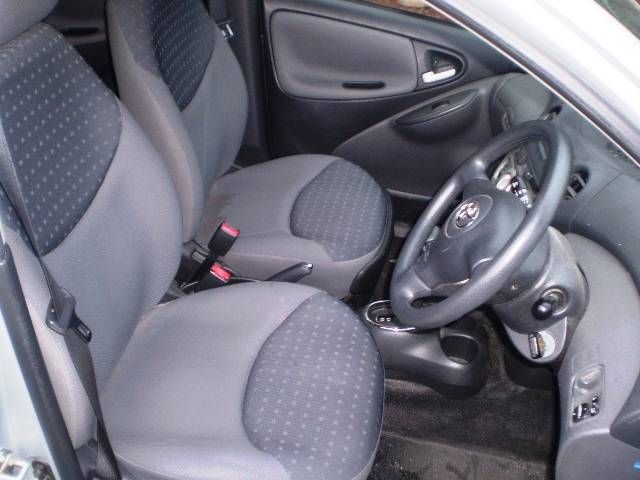2004 Toyota Vitz