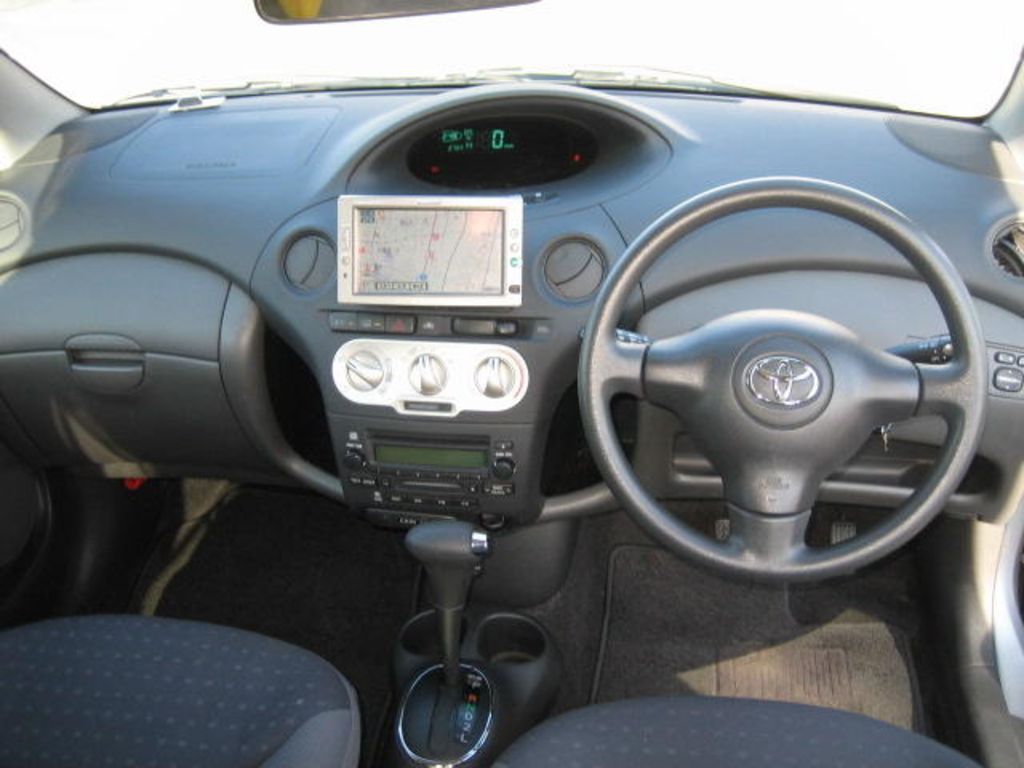 2004 Toyota Vitz