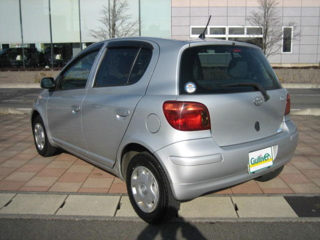2004 Toyota Vitz