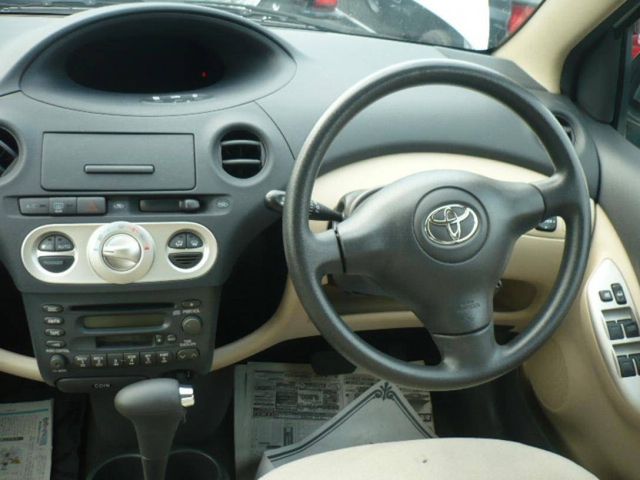 2004 Toyota Vitz