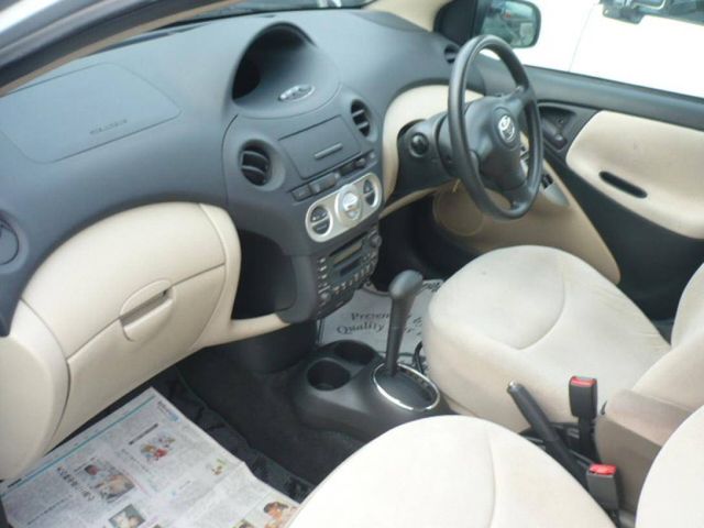 2004 Toyota Vitz