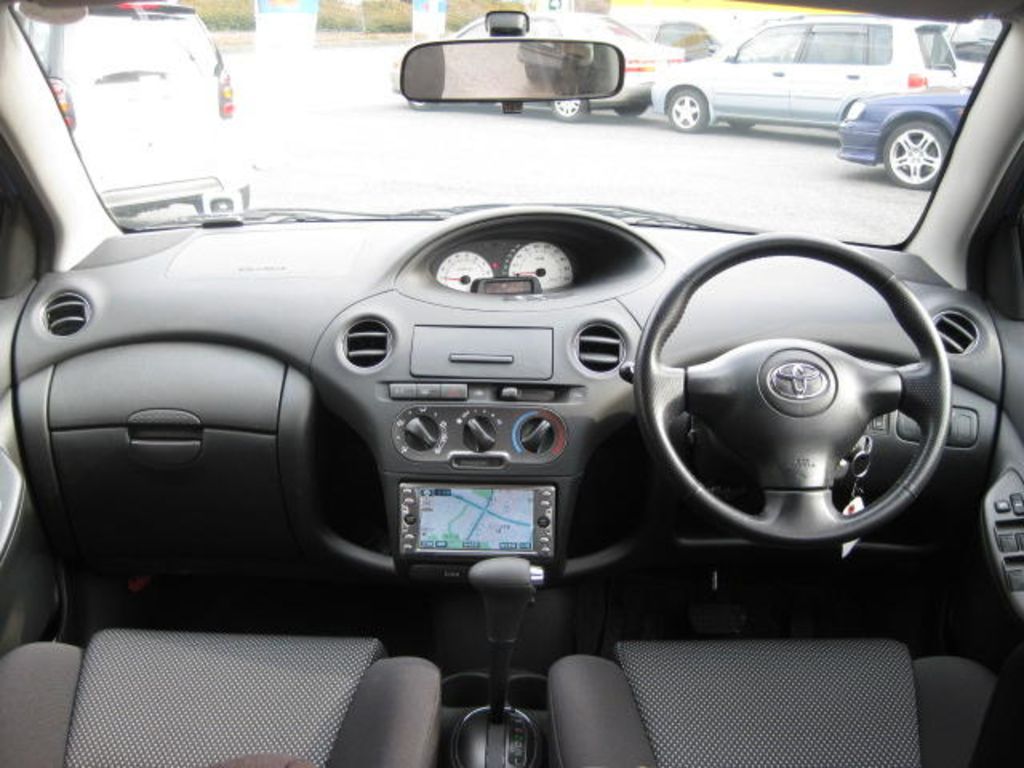 2004 Toyota Vitz