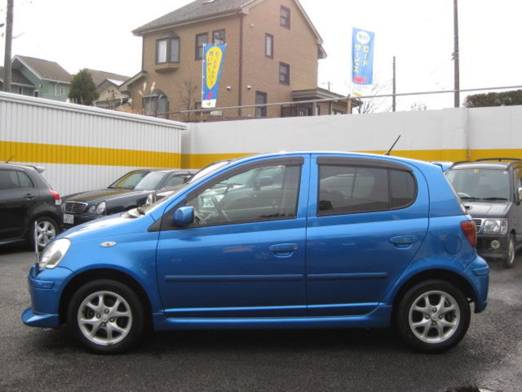 2004 Toyota Vitz