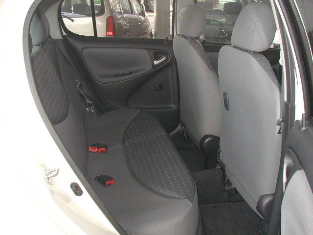 2004 Toyota Vitz