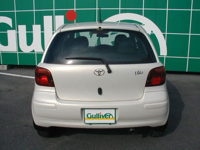 2004 Toyota Vitz