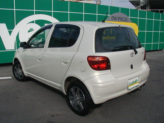 2004 Toyota Vitz