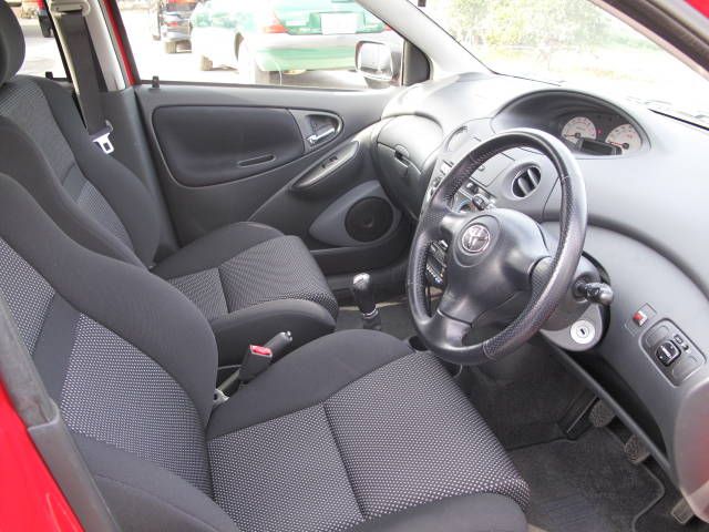 2004 Toyota Vitz