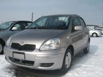 2004 Toyota Vitz Photos