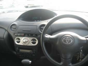 2004 Toyota Vitz Photos