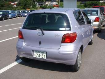 2004 Toyota Vitz Photos