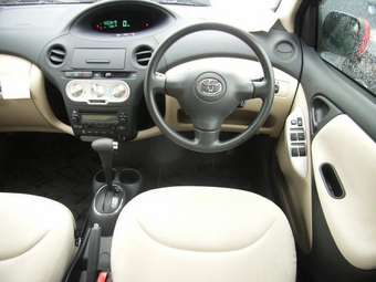 2004 Toyota Vitz Images