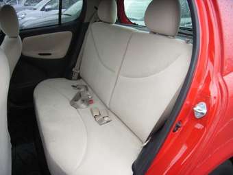 2004 Toyota Vitz Pics