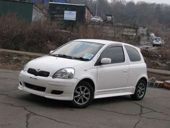 2004 Toyota Vitz Images